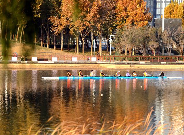 经济·深读丨你为什么爱在朋友圈晒户外？