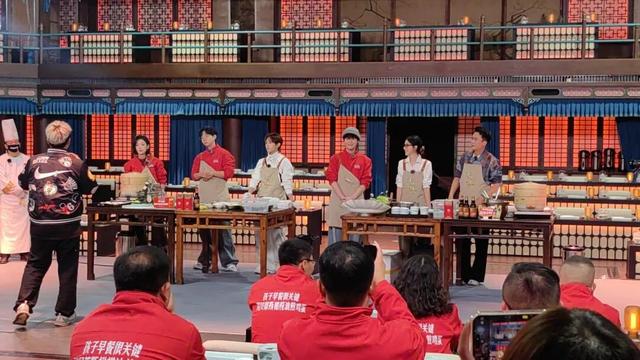 河南开封清明上河园《清明上河·宋宴》沉浸式餐秀首获国家级大奖！