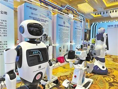 一大批养老机器人亮相北京！“机器人养老”四大痛点尚需破解丨都市观察