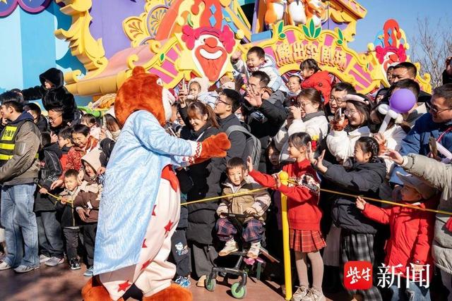淮安方特“飘雪跨年夜”圆满收官 双园联动开启2026欢乐序章