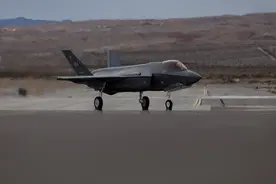 美媒：美国空军F-35A战斗机变身核轰炸机图片