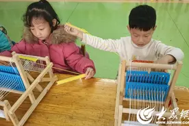 嘉祥县老僧堂镇中心幼儿园开展“编”玩“编”乐  “织”造快乐毛线编织主题活动图片