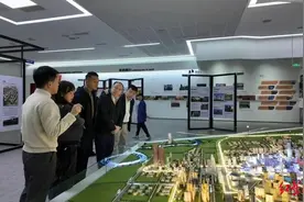新加坡前“国门”哈桑·桑尼到访新川创新科技园：希望有机会感受新川的足球和美食氛围图片