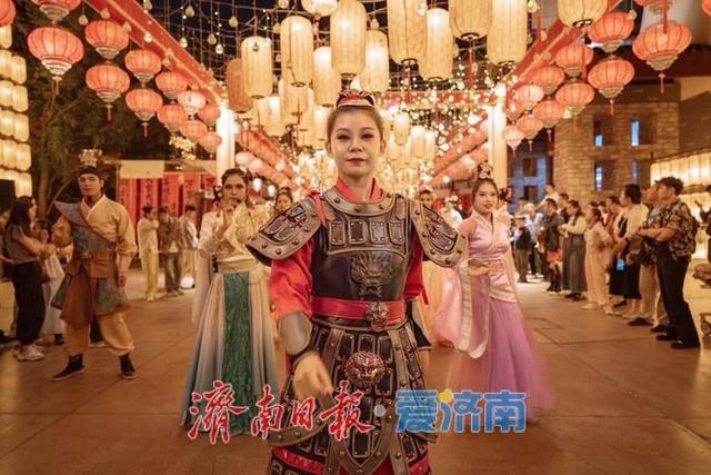图集｜济南方特 “国风盛典” 燃动假期，非遗与欢乐共谱华章