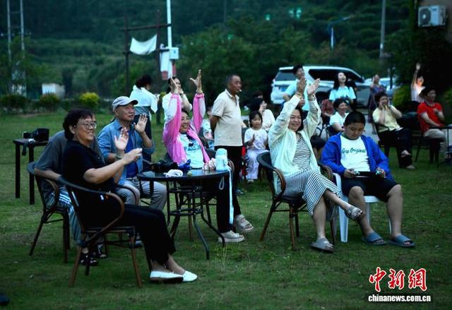 福建周宁：“云端之城”避暑经济火热