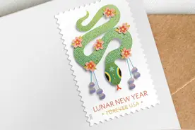 美媒：美国发行蛇年生肖纪念邮票图片