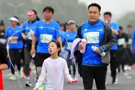 3.5万名跑者共赴西马之约 马拉松如何带火一座城？图片