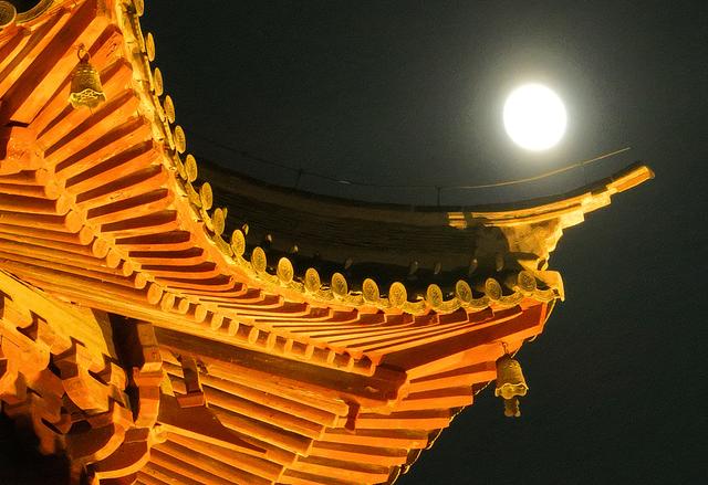 穿越古今共赴团圆！“超级月亮	”和古建浪漫同框