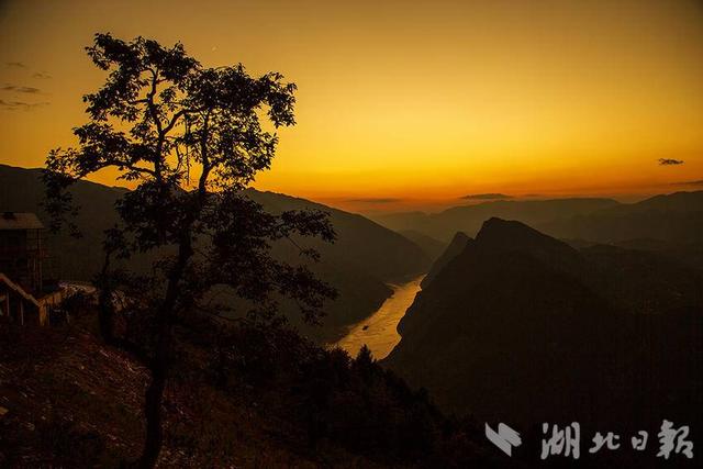 巴东巫峡口：山水鎏金处  人文共浪漫
