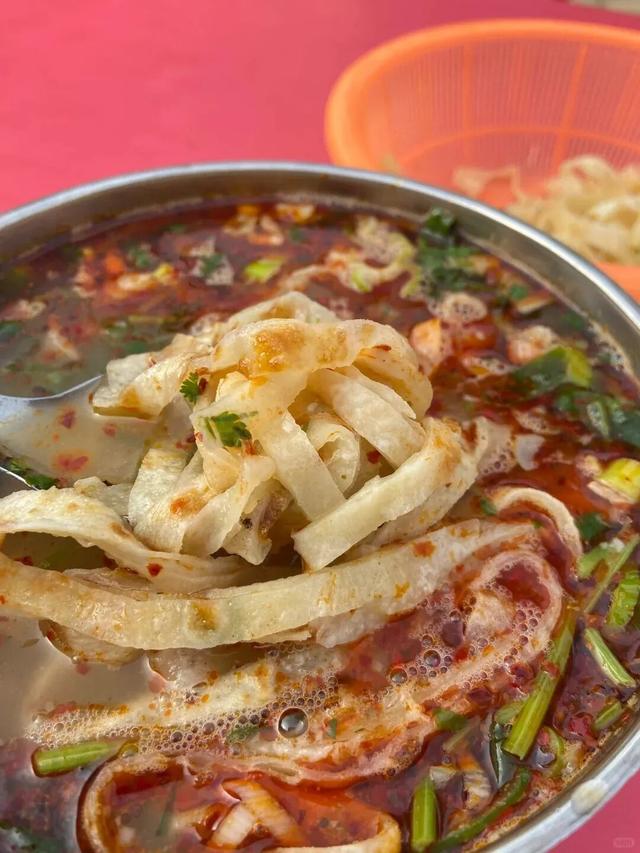 何处红叶醉人眼？何物最暖游子心？