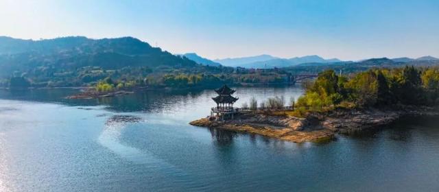 乘上高铁趣巴中，多重优惠享不停！