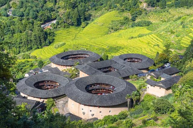 今年最流行的旅行方式，是去村里“看房”