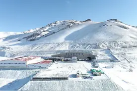 天山胜利隧道贯通！20分钟可穿越天山图片