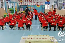 黄淮学院教师到驻马店市残联博爱幼儿园开展爱心慰问图片