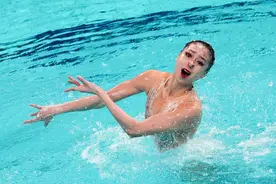 花游世界杯总决赛：“中国风”闪耀 东道主首日夺三金图片