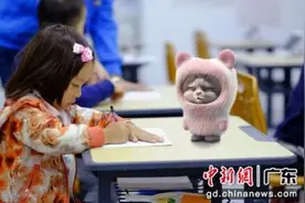 首款情绪情感引擎机器人在深圳发布图片