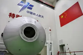 力箭二号液体火箭将于明年9月首飞，托举轻舟货运飞船问天图片