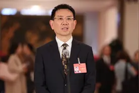 全国人大代表黄立：中国脑机接口使意念控制假肢成为可能视频封面