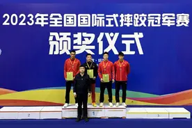 全国国际式摔跤冠军赛河南1金1银3铜图片