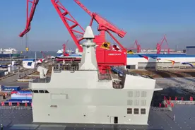 海军四川舰，正式出坞！图片