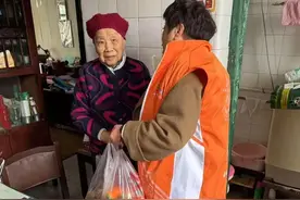 “你们对我真好，你们一来，我的心里更暖和了”图片