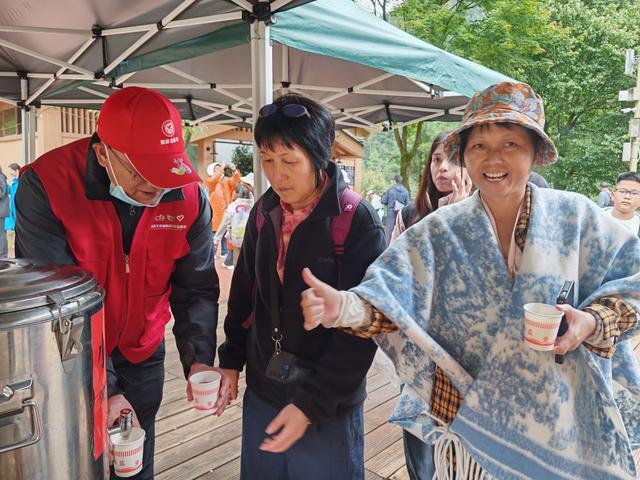 丽江暑期游受热捧 自然风光与热情服务获游客赞誉