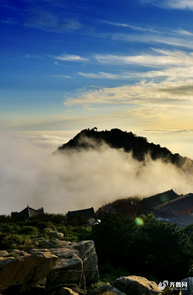 组图丨泰山云雾锁峰峦 静谧景致醉游人