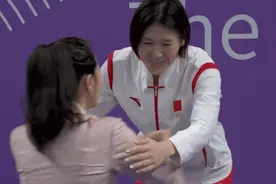 昨晚，这一幕刷屏朋友圈！网友泪目：这就是传承啊……图片