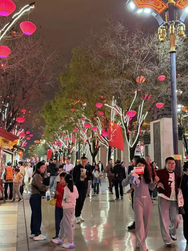 夜经济升腾烟火气，文旅融合点亮古都新夜景