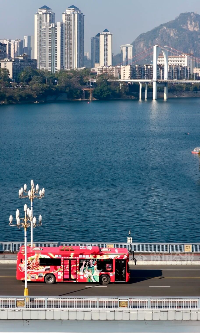 柳州这移动网红景点又惊艳了！夜晚还会发光