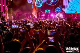 纵情畅享 激情释放 120岁青岛啤酒“鲜”声夺人，现场开唱图片