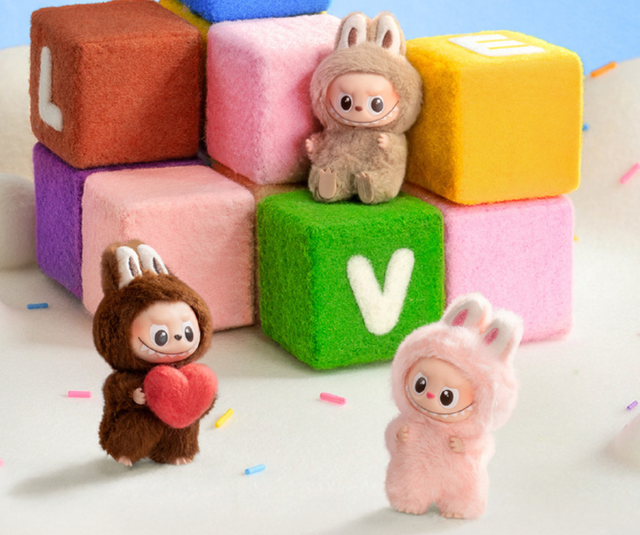 泡泡玛特终于翻车了？79块的挂链“割韭菜”！网友：李佳琦2.0