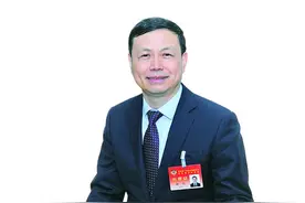 全国政协常委、中国移动董事长杨杰：全面推进“AI+”行动 推动新质生产力加快发展图片