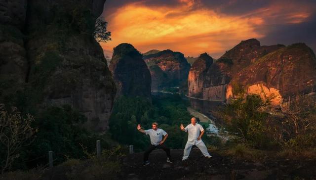 龙虎山藏着“神仙玩法”？这个周末，青萍剑+八段锦免费学！