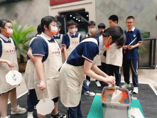 暑假出游要边玩边学？家长：孩子的想法最重要