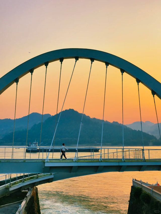 速冲！到这里get明星同款秋日大片！