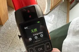 喝了“茅台咖啡”会酒驾吗？潮新闻记者用酒精测试仪测了图片