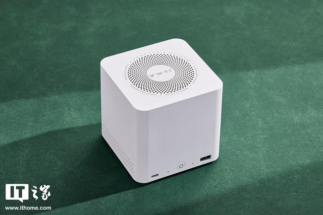 千元六盘位全闪 NAS，零刻飞牛联名 ME mini 私有云体验评测