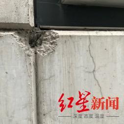 纽约426米高摩天大楼外墙布满裂痕