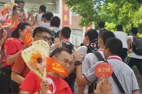图集｜江门中考开考，近5.3万名考生奔赴考场图片