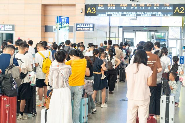 长沙人都爱去哪些地方避暑？长沙南站前往这些城市“避暑游”热度涨近30%