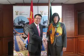 驻南非大使拜会南非交通部部长克里西图片