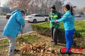 中国石油山东销售滨州分公司邹平党支部：寒冬送暖 情系环卫工图片