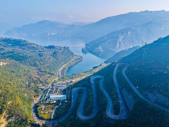 【天眼影像】初冬时节，织金这“一路”风光真美！