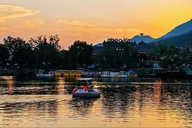 落日余晖映晚霞 一抹夕阳美如画图片
