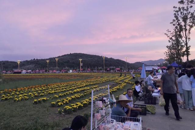 鲁甸夜市：入秋了 鲁甸的夜市依然很“野”