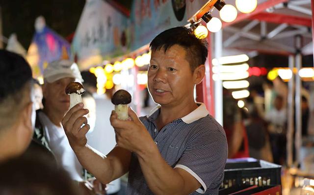 河北围场：多彩活动繁荣城乡“夜经济”