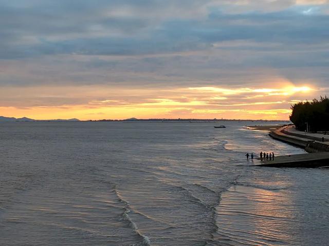 跟着赛事去旅行 | 尾金滩：追风逐浪，邂逅日落