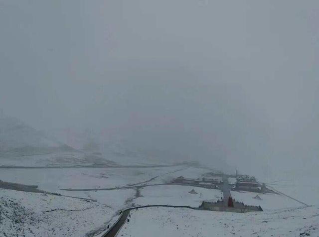 全国多地突然下雪！雪天出行安全指南→