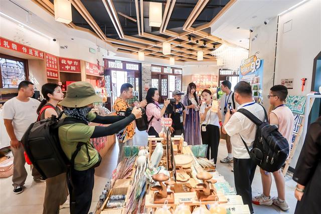 “这是活着的古城！”文旅大V跨越千年，探访襄阳古城、北街、管家巷